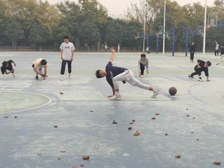 业余篮球运动员如何通过智能放松提高比赛表现?_1